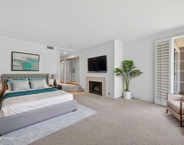 4346 Redwood Avenue - Photo Thumbnail 14