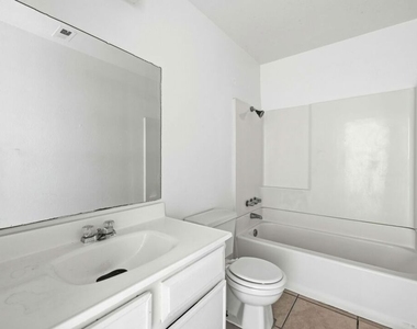 518 E Avenue Q4 - Photo Thumbnail 2