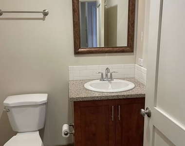 315 W 5th Street - Photo Thumbnail 6