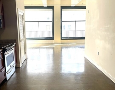 315 W 5th Street - Photo Thumbnail 4