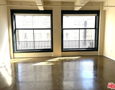 315 W 5th Street - Photo Thumbnail 1