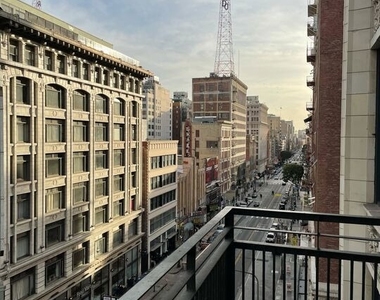 315 W 5th Street - Photo Thumbnail 3