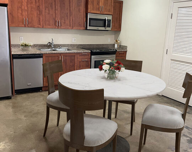 315 W 5th Street - Photo Thumbnail 1