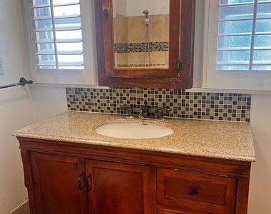 153 N Irving Boulevard - Photo Thumbnail 14