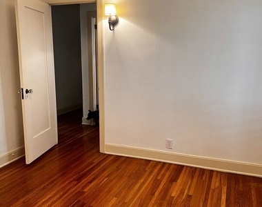 153 N Irving Boulevard - Photo Thumbnail 5