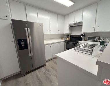 11750 W Sunset Boulevard - Photo Thumbnail 5