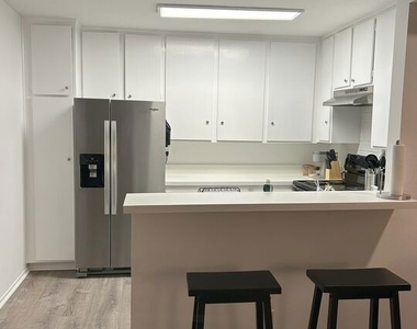 11750 W Sunset Boulevard - Photo Thumbnail 7