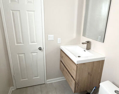 25 Privateer Street - Photo Thumbnail 13