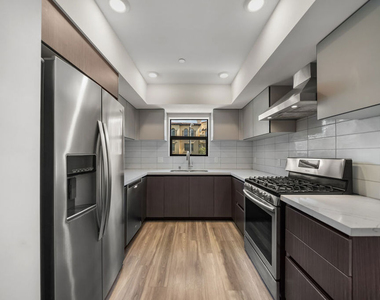 5030 Rosewood Avenue - Photo Thumbnail 4