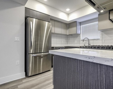 5030 Rosewood Avenue - Photo Thumbnail 3