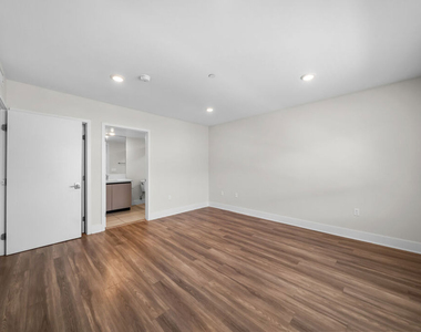 5030 Rosewood Avenue - Photo Thumbnail 16