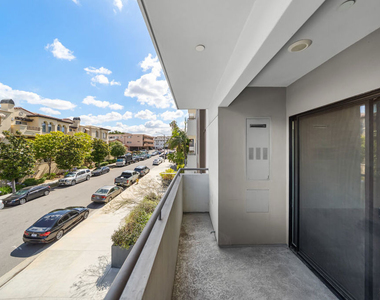 5030 Rosewood Avenue - Photo Thumbnail 11