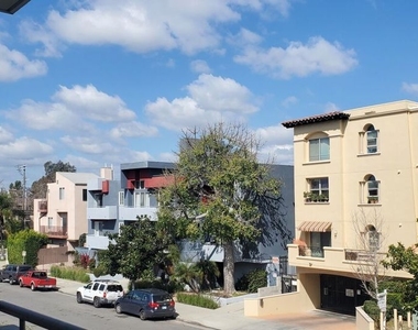 5030 Rosewood Avenue - Photo Thumbnail 6