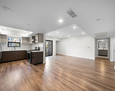 5030 Rosewood Avenue - Photo Thumbnail 2