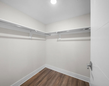 5030 Rosewood Avenue - Photo Thumbnail 17