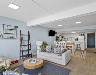 4944 Cass - Photo Thumbnail 32