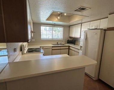 505 S Farrell Drive - Photo Thumbnail 4