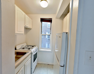 East 58th Street - Photo Thumbnail 3