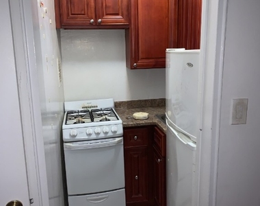 East 58th Street - Photo Thumbnail 4