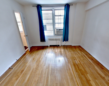 East 58th Street - Photo Thumbnail 2