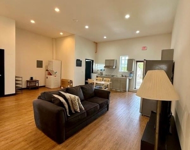 33 W Market Street - Photo Thumbnail 2