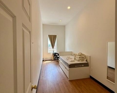 33 W Market Street - Photo Thumbnail 5