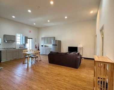 33 W Market Street - Photo Thumbnail 1