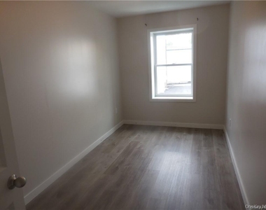 67 Main Street - Photo Thumbnail 3