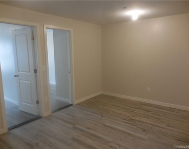 67 Main Street - Photo Thumbnail 8