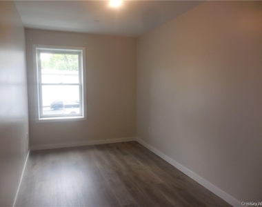 67 Main Street - Photo Thumbnail 6