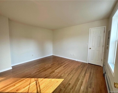 174 Myrtle Avenue - Photo Thumbnail 8