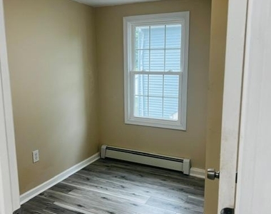 18 Lincoln Avenue - Photo Thumbnail 7