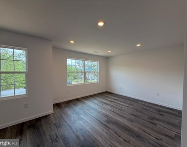 242 Parkside - Photo Thumbnail 7