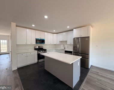 242 Parkside - Photo Thumbnail 5