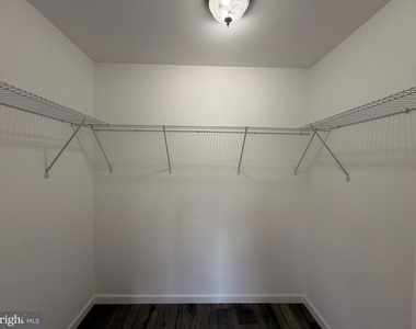 242 Parkside - Photo Thumbnail 9