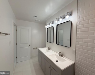 242 Parkside - Photo Thumbnail 10