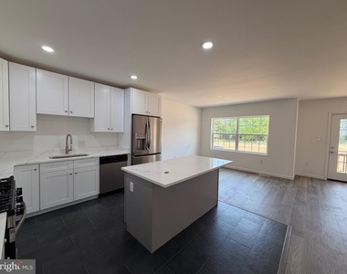 242 Parkside - Photo Thumbnail 2