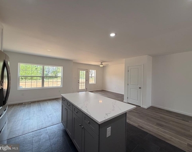 242 Parkside - Photo Thumbnail 6