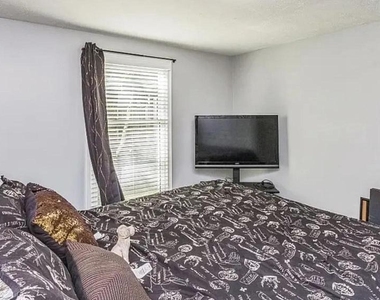 15337 Edgehill Drive - Photo Thumbnail 7