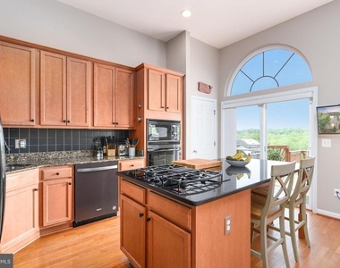2372 Battery Hill Circle - Photo Thumbnail 10