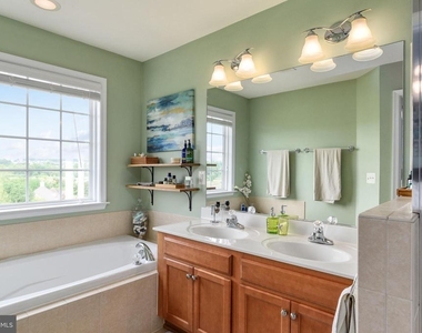 2372 Battery Hill Circle - Photo Thumbnail 19
