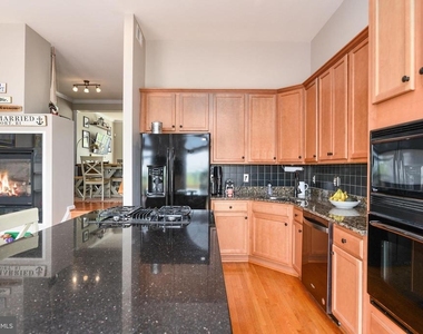 2372 Battery Hill Circle - Photo Thumbnail 9