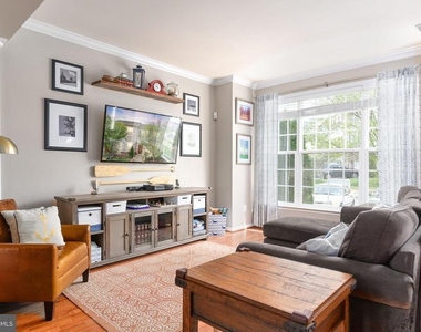 2372 Battery Hill Circle - Photo Thumbnail 7