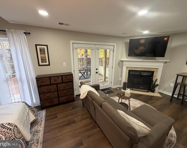14552 Woodgate Manor Place - Photo Thumbnail 13