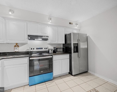 3808 Laramie Place - Photo Thumbnail 8