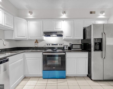 3808 Laramie Place - Photo Thumbnail 9