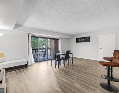 3808 Laramie Place - Photo Thumbnail 7