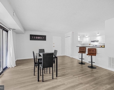 3808 Laramie Place - Photo Thumbnail 5