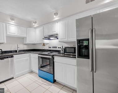3808 Laramie Place - Photo Thumbnail 10