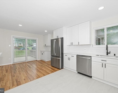 8624 Parliament Drive - Photo Thumbnail 11